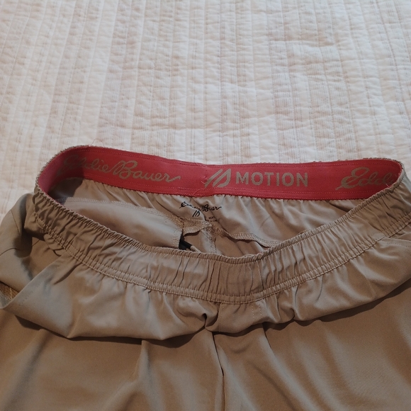 Eddie Bauer Motion quick dry shorts. Men's size L - Picture 3 of 7